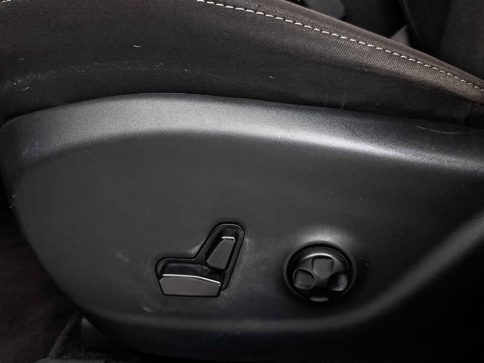 Used 2017 Jeep Cherokee Latitude w/ Comfort & Sound Group FWD image 18