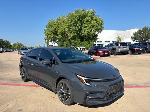 Used 2024 Toyota Corolla SE FWD image 3