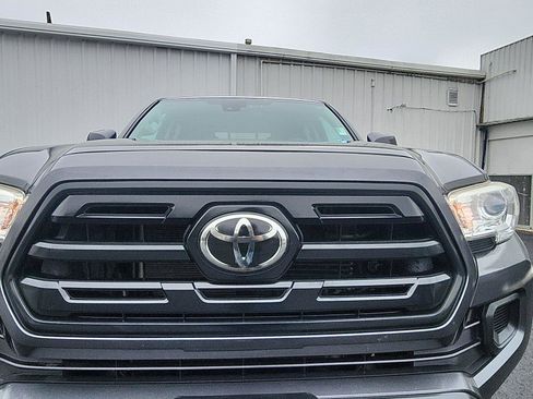 Used 2019 Toyota Tacoma SR image 14
