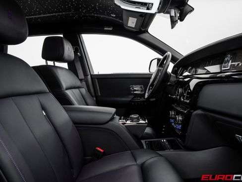 Used 2024 Rolls-Royce Phantom Sedan image 36