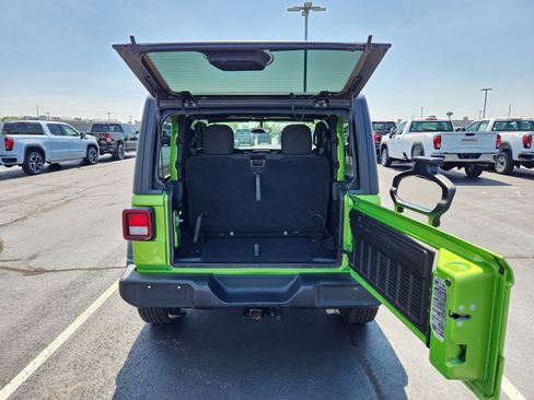 Used 2020 Jeep Wrangler Sport AWD/4WD image 10