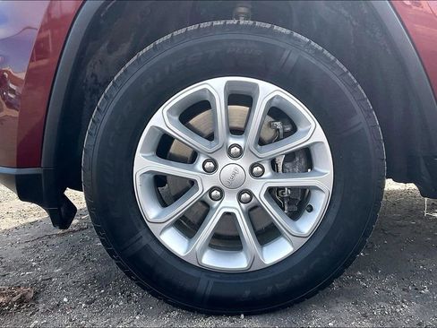 Used 2021 Jeep Grand Cherokee Laredo X image 8