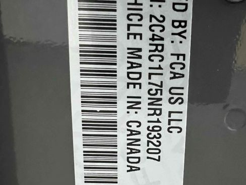 Used 2022 Chrysler Pacifica Touring-L image 14