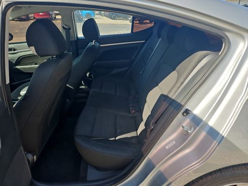 Used 2020 Hyundai Elantra SEL w/ Winter Weather Package FWD image 6