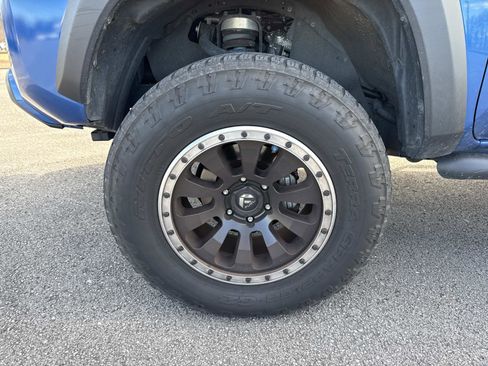 Used 2017 Toyota Tacoma TRD Off-Road image 8