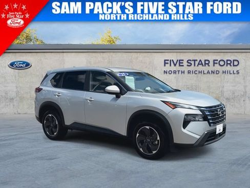 Used 2025 Nissan Rogue SV AWD/4WD image 2