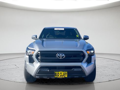 Certified 2025 Toyota Tacoma SR5 AWD/4WD image 8