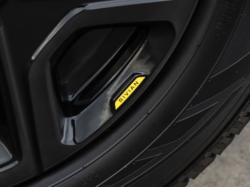 Used 2024 Rivian R1S Adventure image 44