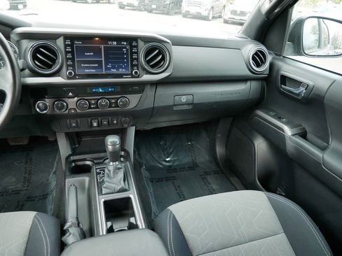 Used 2021 Toyota Tacoma TRD Off-Road AWD/4WD image 15