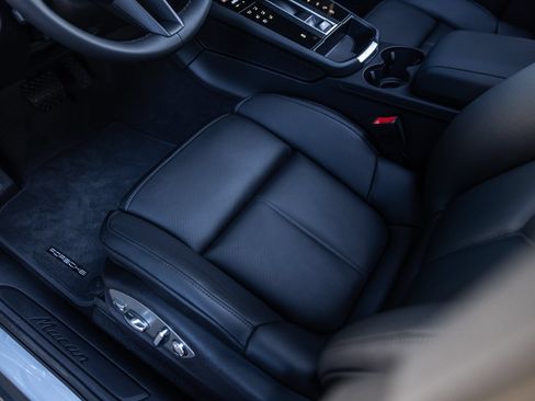 Certified 2026 Porsche Macan AWD/4WD image 37