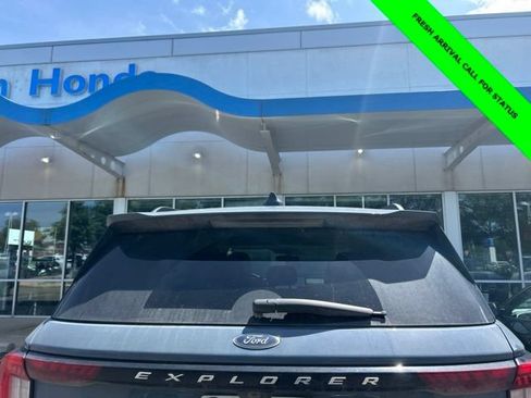 Used 2025 Ford Explorer Active AWD/4WD image 8