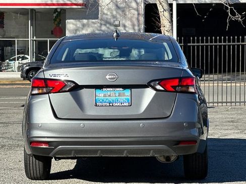 Used 2025 Nissan Versa SV image 5
