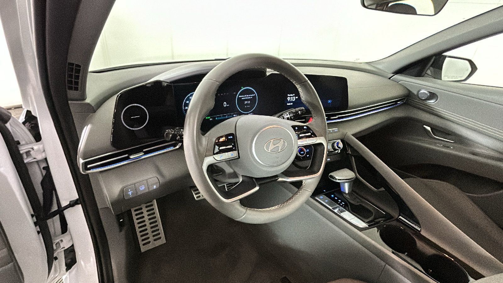 Used 2025 Hyundai Elantra SEL FWD image 16