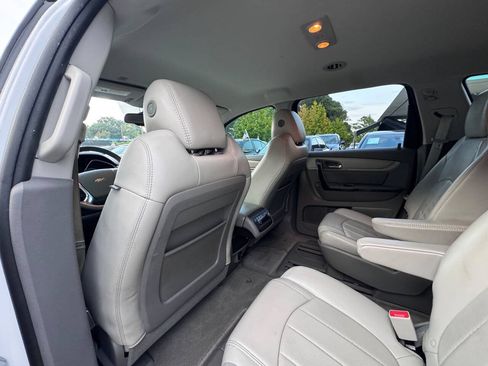 Used 2017 Chevrolet Traverse Premier FWD image 8