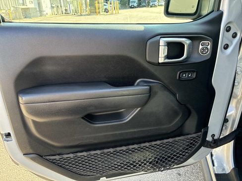 Used 2023 Jeep Wrangler Unlimited AWD/4WD image 21