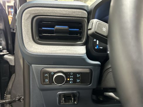 Used 2025 Ford Maverick XLT w/ Equipment Group 301A AWD/4WD image 19