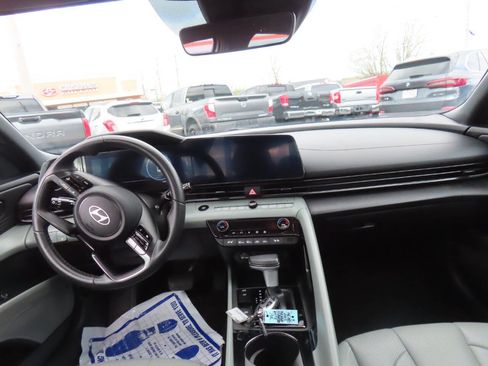 Used 2025 Hyundai Elantra Limited image 41