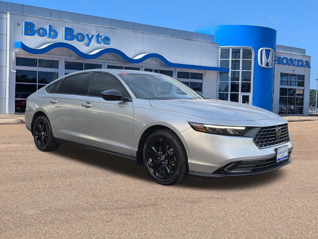 Certified 2025 Honda Accord SE image 3