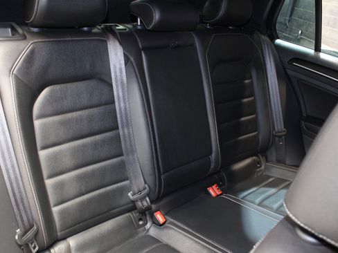 Used 2017 Volkswagen Golf R 4-Door image 30