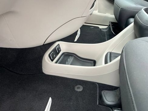 Used 2018 Chrysler Pacifica Touring Plus FWD image 11