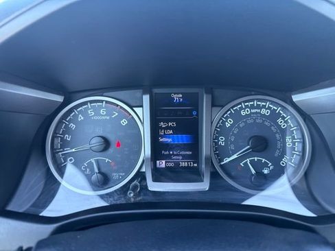 Used 2019 Toyota Tacoma Limited AWD/4WD image 31