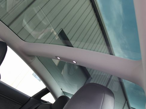 Used 2020 Tesla Model 3 Long Range image 31