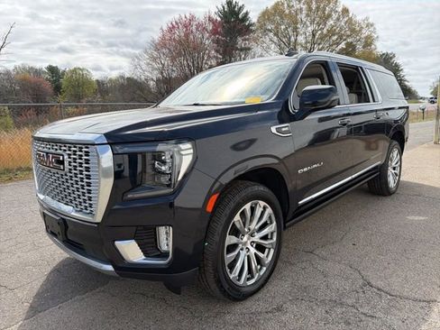 Used 2022 GMC Yukon XL Denali AWD/4WD image 6