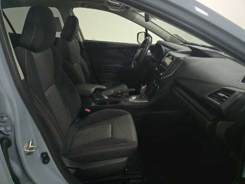 Used 2022 Subaru Crosstrek 2.0i Premium w/ Moonroof Package image 9