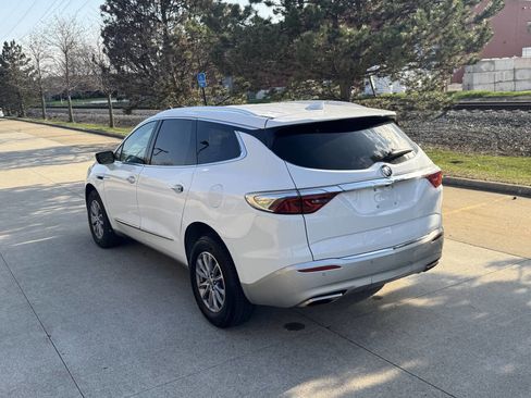 Used 2023 Buick Enclave Essence image 4