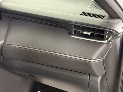 Used 2021 Toyota Venza XLE image 30