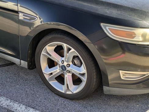 Used 2010 Ford Taurus SHO image 6