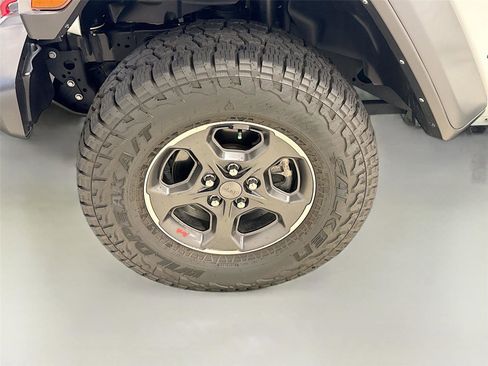 Used 2023 Jeep Gladiator Rubicon w/ LED Lighting Group image 29