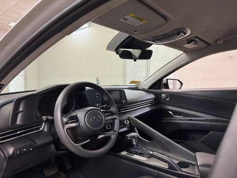 Used 2021 Hyundai Elantra SEL FWD image 12