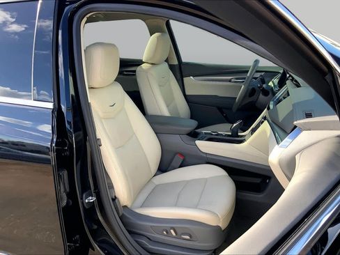 Used 2023 Cadillac XT5 Premium Luxury FWD image 9