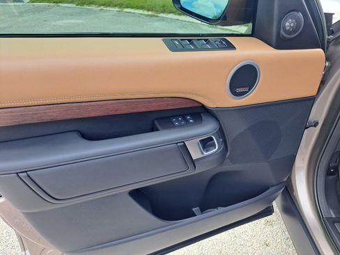 Used 2023 Land Rover Discovery HSE R-Dynamic image 12