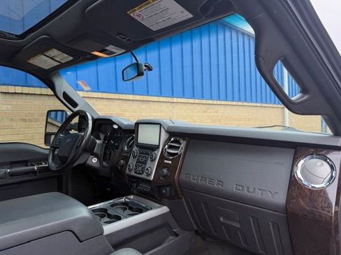 Used 2015 Ford F250 Platinum w/ FX4 Off-Road Package image 21