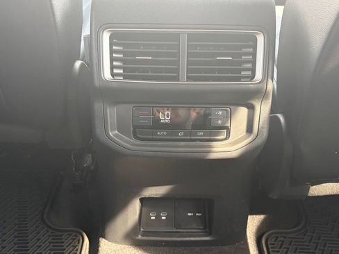 Used 2024 Volkswagen Atlas SE FWD image 49