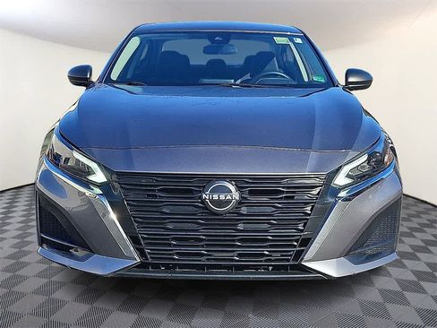 Used 2024 Nissan Altima 2.5 SV image 2