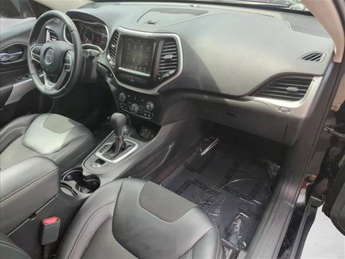 Used 2018 Jeep Cherokee Latitude Plus w/ Comfort/Convenience Group AWD/4WD image 25