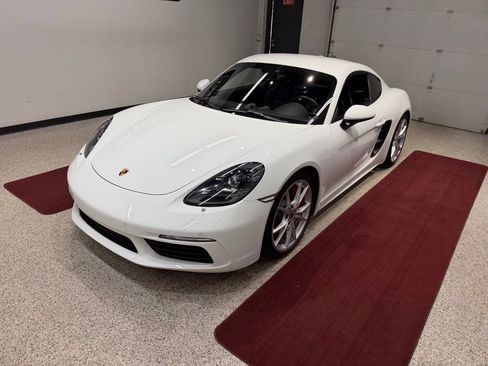 Used 2019 Porsche 718 Cayman S RWD image 4