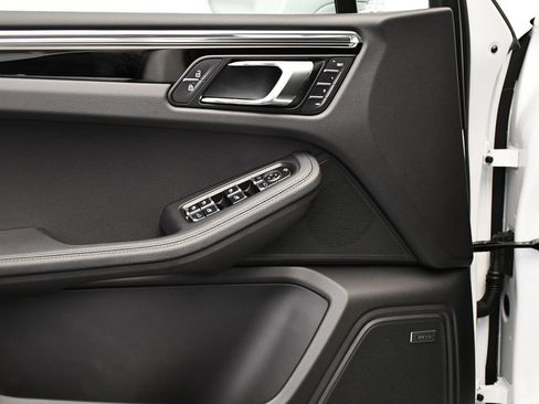 Certified 2026 Porsche Macan AWD/4WD image 35