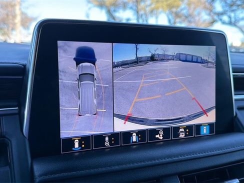 Used 2021 Chevrolet Suburban LT w/ LT Signature Package image 30