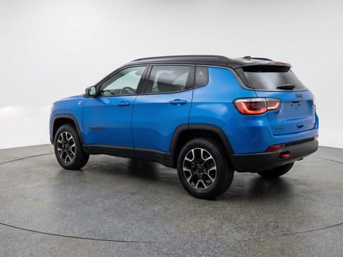 Used 2025 Jeep Compass Trailhawk image 6