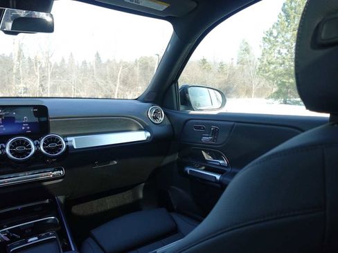 Used 2026 Mercedes-Benz GLB 250 4MATIC image 30