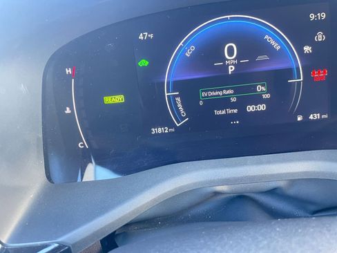 Used 2025 Toyota Camry LE image 39