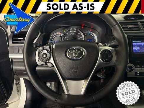 Used 2014 Toyota Camry SE w/ Moonroof Package FWD image 19