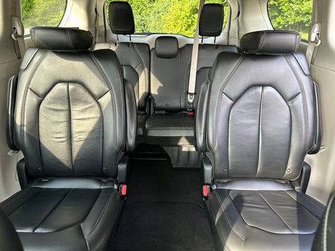 Used 2017 Chrysler Pacifica Touring-L FWD image 34