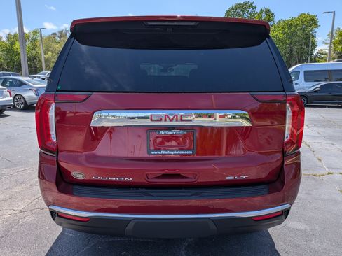 Used 2023 GMC Yukon SLT w/ SLT Premium Package image 4