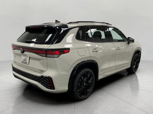New 2026 Volkswagen Tiguan SE R-Line image 3