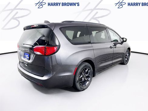 Used 2020 Chrysler Pacifica Touring-L Plus w/ Advanced Safetytec Group FWD image 32